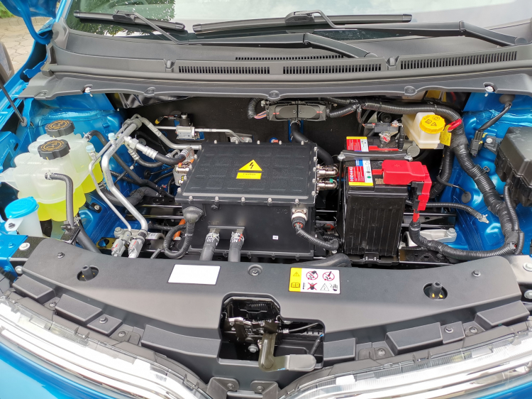 VinFast bàn giao lô xe ô tô điện VF e34 đầu tiên cho khách hàng