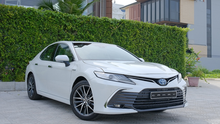 Đại lý nào có xe lái thử Camry 2.5Q và 2.5HV 2022?