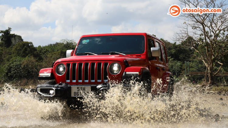 Đánh giá nhanh Jeep Wrangler Sahara Overland: Chiếc SUV địa hình đầy cảm  xúc có giá hơn 3,5 tỷ đồng | Đánh Giá Xe | Otosaigon