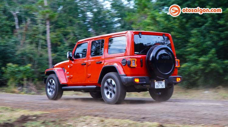 Đánh giá nhanh Jeep Wrangler Sahara Overland: Chiếc SUV địa hình đầy cảm  xúc có giá hơn 3,5 tỷ đồng | Đánh Giá Xe | Otosaigon