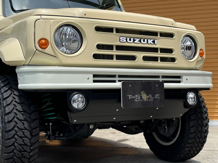 Lạ mắt với Suzuki Jimny độ phong cách offroad, giá chỉ từ 21.000 USD