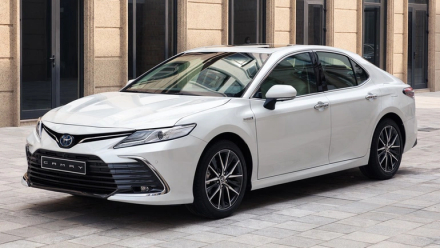 dat-hon-300-trieu-toyota-camry-2022-co-gi-de-thach-thuc-nhung-doi-thu-tai-viet-namdocx-1640144...png
