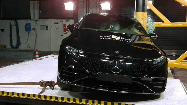 Xe điện Mercedes-Benz EQS 2022 khi gặp tai nạn sẽ ra sao qua thử nghiệm của EURO NCAP
