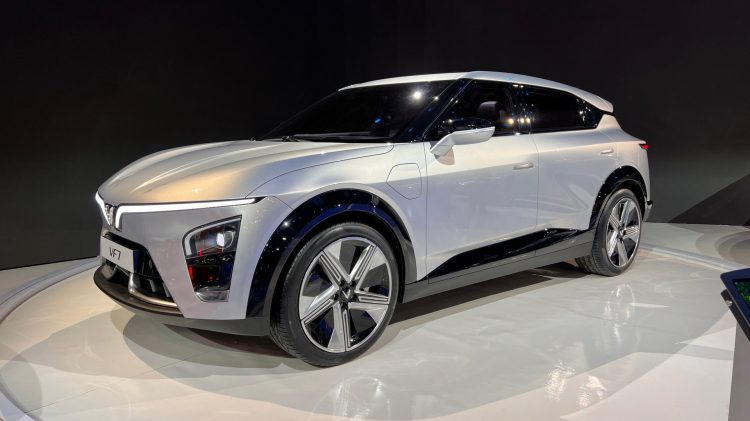 VinFast-VF7-At-CES-2022-1.jpg VinFast-VF7-At-CES-2022-1.jpg