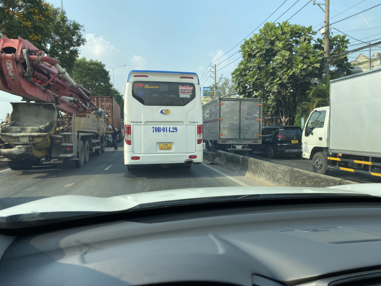 Tại sao các anh cứ chạy vào làn khẩn cấp cao tốc khi xe đông, chạy chậm? Tại sao các anh cứ chạy vào làn khẩn cấp cao tốc khi xe đông, chạy chậm?