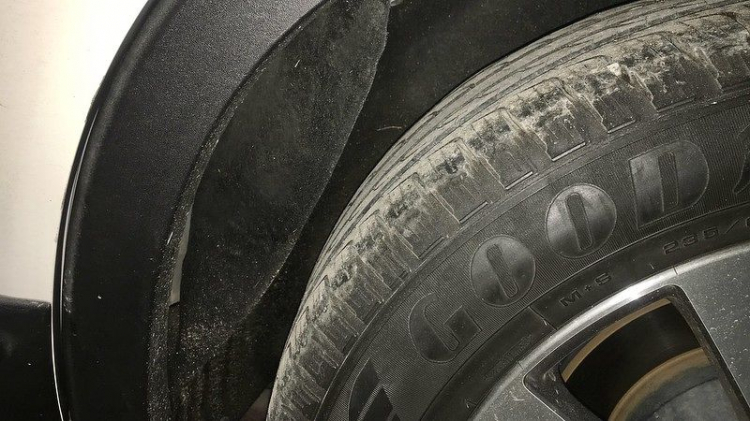Cửa xe Hyundai Santa Fe bị rè, khắc phục thế nào? Cửa xe Hyundai Santa Fe bị rè, khắc phục thế nào?