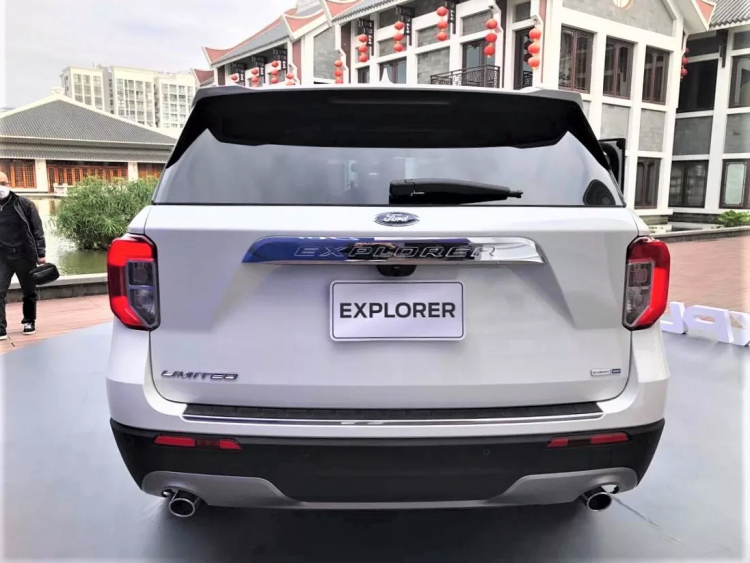Ford Explorer Limited 2022 có giá 2,366 tỷ đồng tại Việt Nam: 7 chỗ ngồi, động cơ EcoBoost 300 mã lực, hộp số 10 cấp