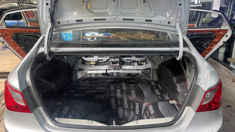 Thi công cách âm Hyundai Sonata - Mẫu Sedan hạng D ít xuất hiện tại AUTOBIS ?