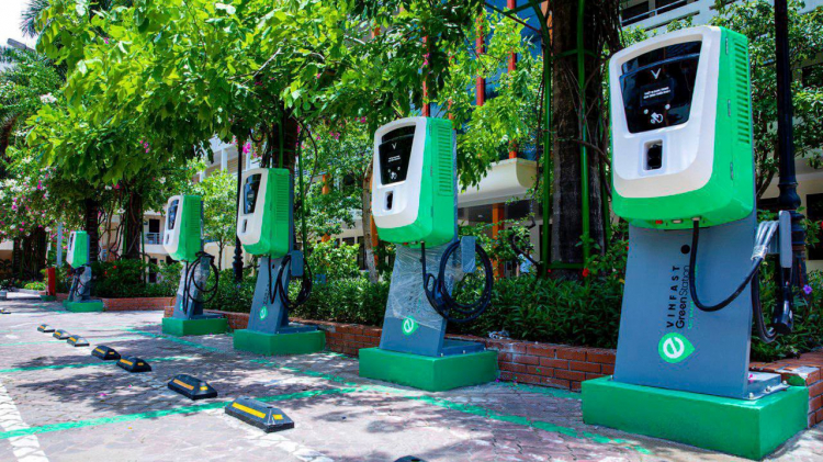 Tỷ phú Phạm Nhật Vượng chia sẻ về việc ngừng xe xăng, chuyển sang xe điện của VinFast Tỷ phú Phạm Nhật Vượng chia sẻ về việc ngừng xe xăng, chuyển sang xe điện của VinFast
