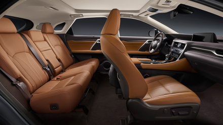 Lexus RX với Audi Q7, hàng ghế thứ 2 khi đi xa xe nào tốt hơn các bác?