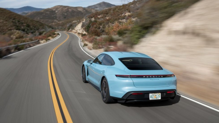 2020-porsche-taycan-4s-111-1576001340.jpg