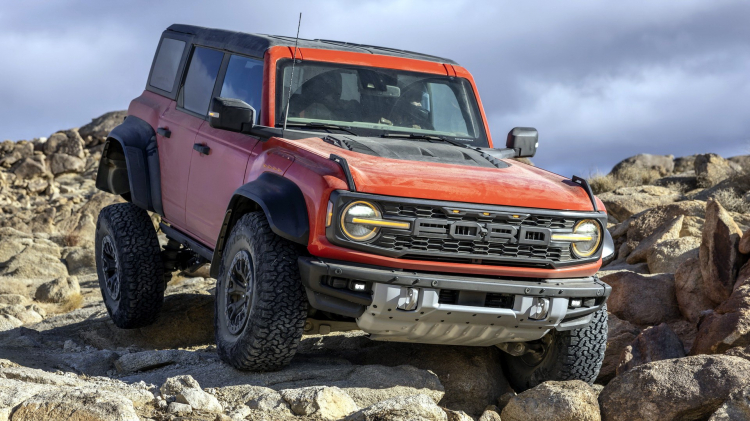 2022-Ford-Bronco-Raptor_06-Copy.jpg