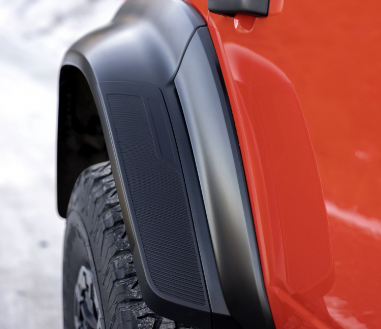 2022-Ford-Bronco-Raptor_details_07-Copy.jpg