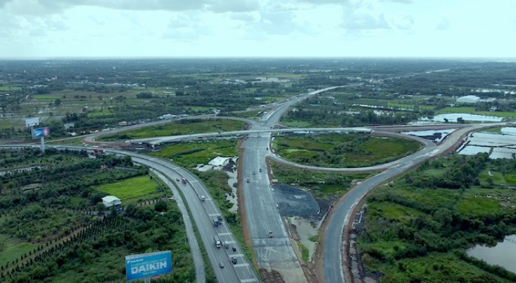 Nút giao Thân Cửu Nghĩa trên cao tốc Trung Lương-Mỹ Thuận làm lái xe bối rối