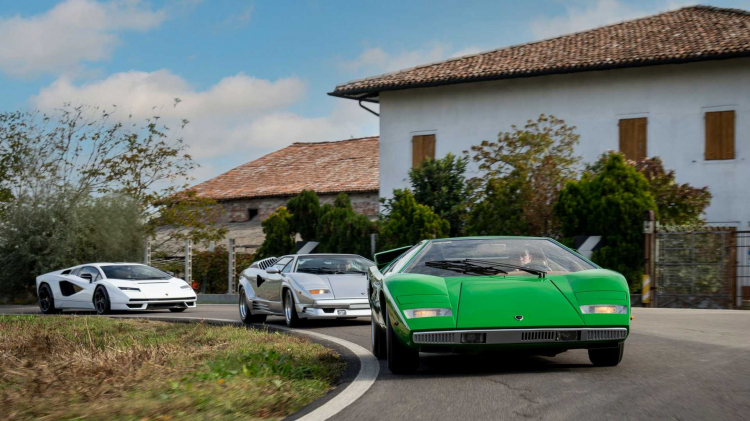 Lamborghini Countach LPI 800-4 ấn tượng trên đường: chuẩn bị giao đến tay khách hàng
