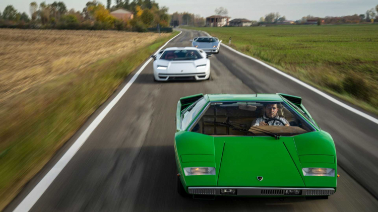 Lamborghini Countach LPI 800-4 ấn tượng trên đường: chuẩn bị giao đến tay khách hàng