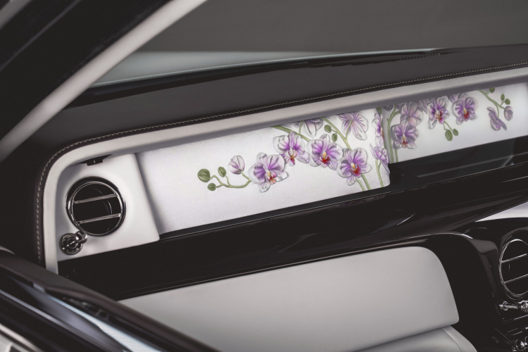 Chiêm ngưỡng phiên bản Rolls-Royce Phantom Orchid lấy cảm hứng từ hoa phong lan: Mất 2 năm để hoàn thiện