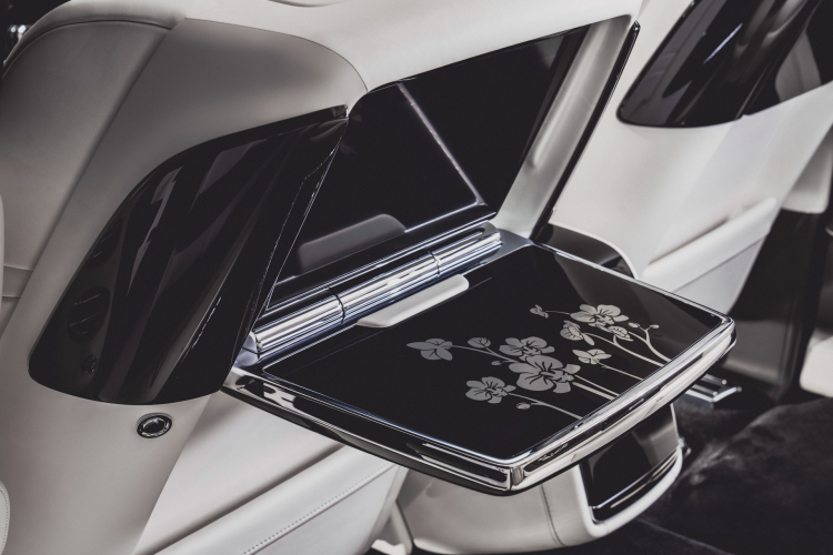 Chiêm ngưỡng phiên bản Rolls-Royce Phantom Orchid lấy cảm hứng từ hoa phong lan: Mất 2 năm để hoàn thiện