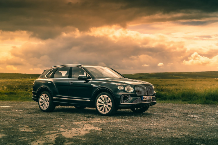 Bentley thử nghiệm xe điện từ cuối năm nay: Ý tưởng về sạc cảm ứng hoặc tự động