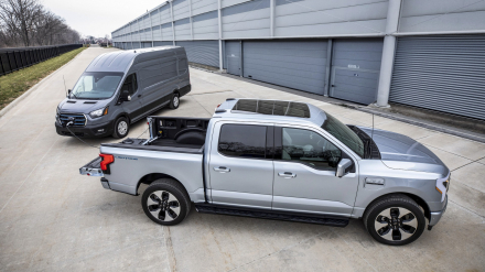 avaFord-F-150-vehicle-to-vehicle-charging-6.jpg