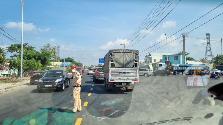 "Cao tốc" Trung Lương - Mỹ Thuận lộ rõ nhiều bất cập khiến lái xe bức xúc sau thời gian khai thác tạm