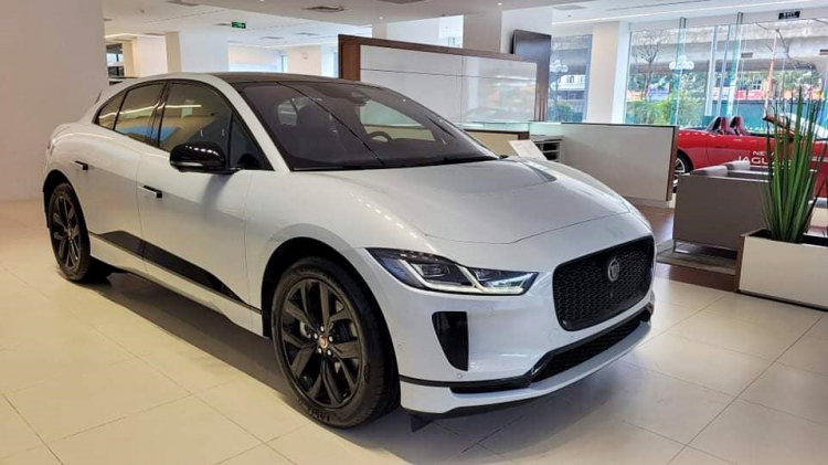 Xe điện Jaguar I-Pace xuất hiện tại showroom ở Hà Nội (1).jpg