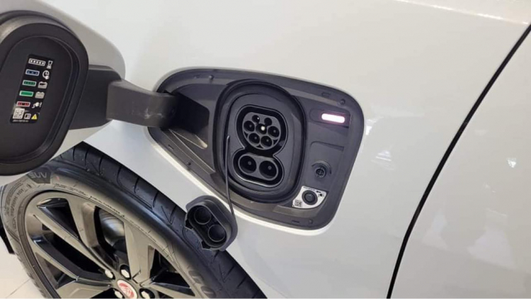 Xe điện Jaguar I-Pace xuất hiện tại showroom ở Hà Nội (4).jpg Xe điện Jaguar I-Pace xuất hiện tại showroom ở Hà Nội (4).jpg