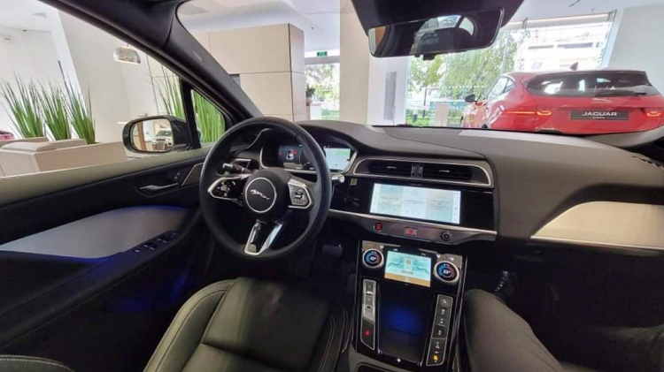 Xe điện Jaguar I-Pace xuất hiện tại showroom ở Hà Nội (7).jpg