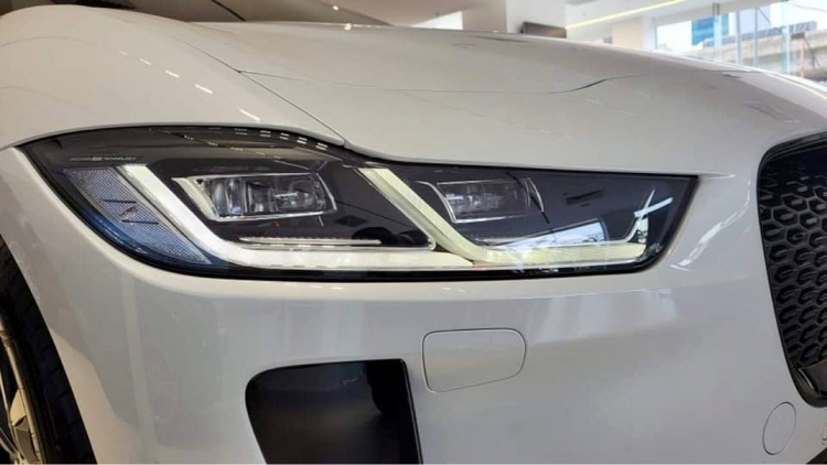Xe điện Jaguar I-Pace xuất hiện tại showroom ở Hà Nội (9).jpg Xe điện Jaguar I-Pace xuất hiện tại showroom ở Hà Nội (9).jpg