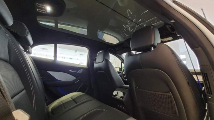 Xe điện Jaguar I-Pace xuất hiện tại showroom ở Hà Nội (8).jpg Xe điện Jaguar I-Pace xuất hiện tại showroom ở Hà Nội (8).jpg
