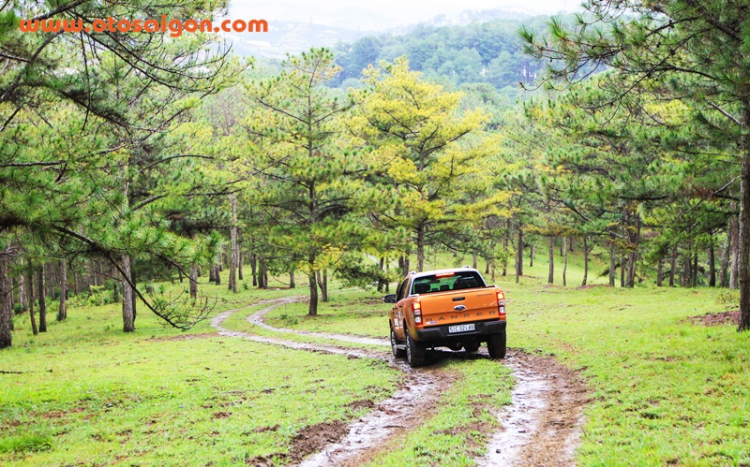 Ford Everest 2022 thế hệ mới chính thức ra mắt: Ngập tràn công nghệ, thách thức Fortuner