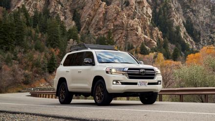 Toyota-Land-Cruiser-200-Heritage-White-15.jpg