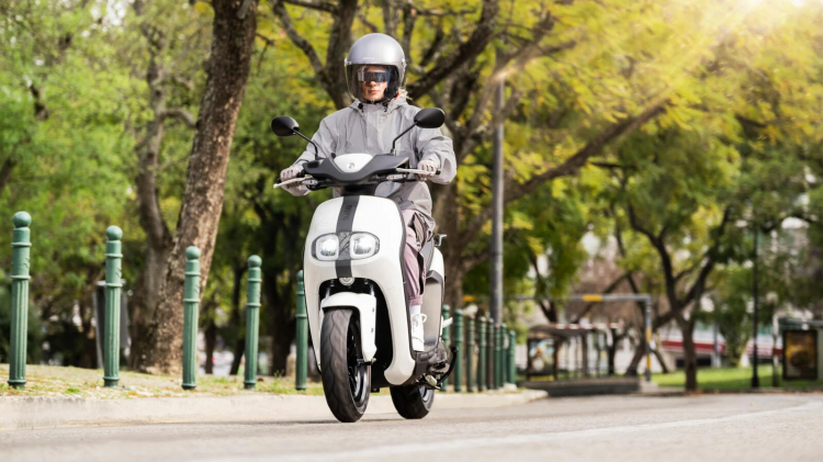 2022-Yamaha-Neos-electric-scooter-25.jpg
