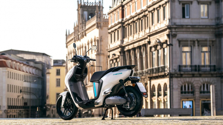 2022-Yamaha-Neos-electric-scooter-49.jpg