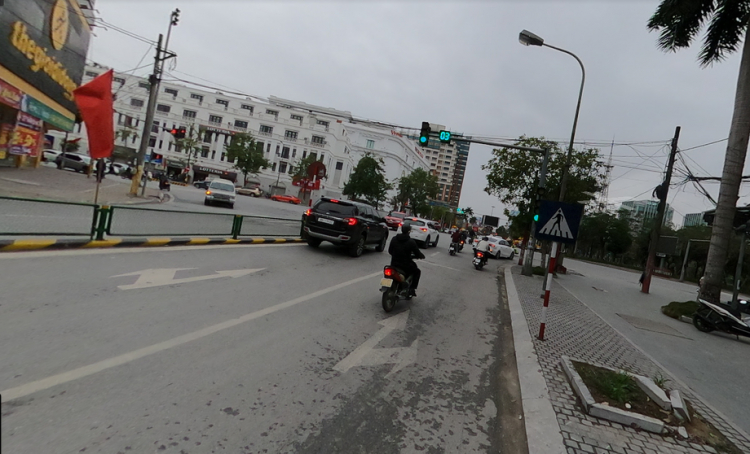 Tranh cãi tình huống xe ô tô nhường đường cho xe cứu thương bị phạt nguội Tranh cãi tình huống xe ô tô nhường đường cho xe cứu thương bị phạt nguội