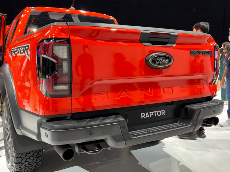 Soi chi tiết Ranger Raptor 2022 máy xăng V6 tại Thái Lan: Hầm hố và đầy công nghệ