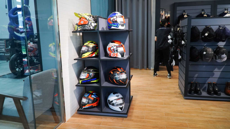 otosaigon_showroom_yamaha_revzone_khai_truong-16.jpg otosaigon_showroom_yamaha_revzone_khai_truong-16.jpg