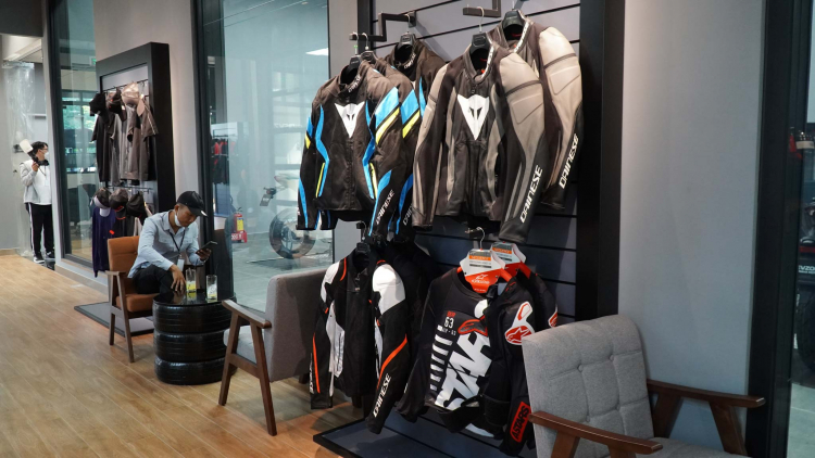 otosaigon_showroom_yamaha_revzone_khai_truong-18.jpg otosaigon_showroom_yamaha_revzone_khai_truong-18.jpg
