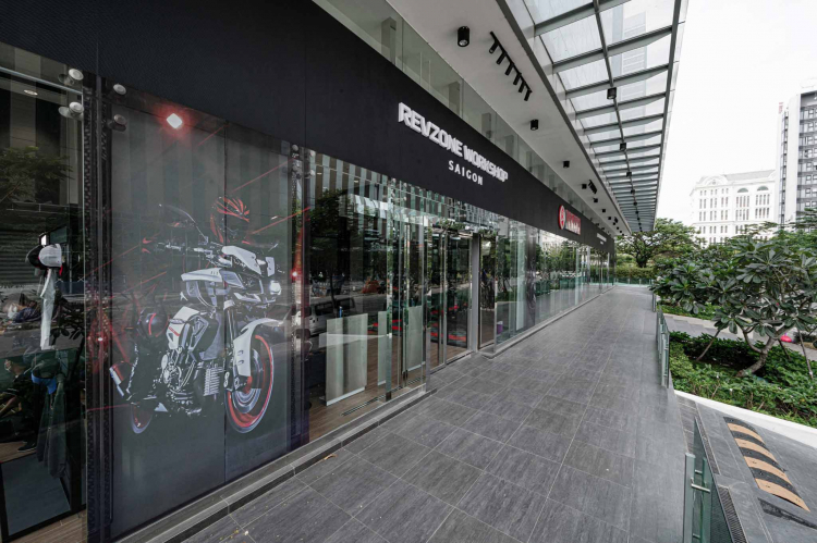 otosaigon_showroom_yamaha_revzone_khai_truong1-2.jpg otosaigon_showroom_yamaha_revzone_khai_truong1-2.jpg