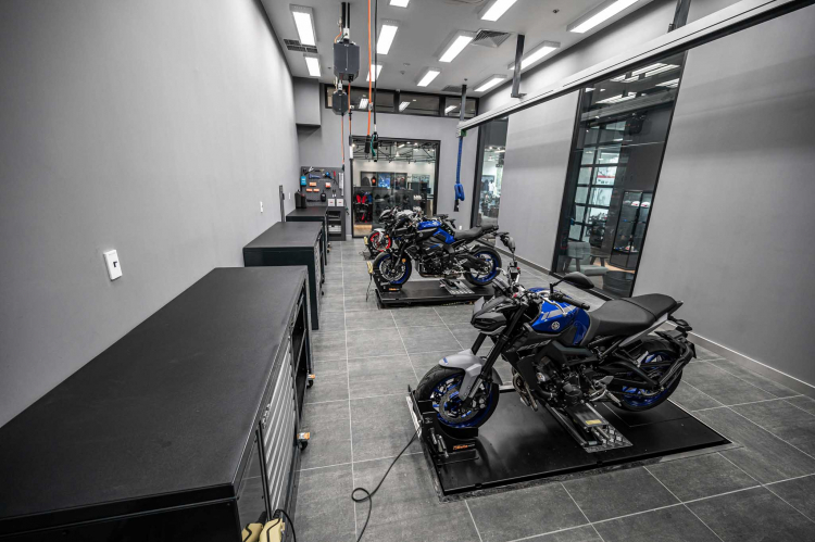 otosaigon_showroom_yamaha_revzone_khai_truong1-9.jpg