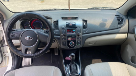 kia cerato 2011.jpg