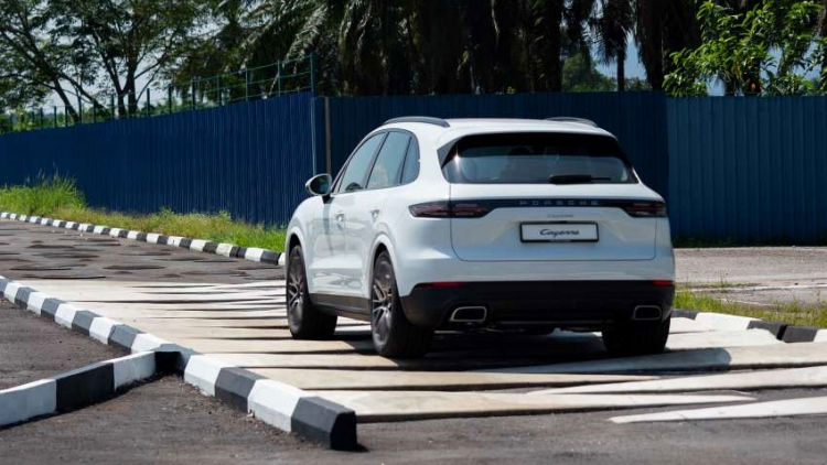 Porsche-Cayenne-CKD-Malaysia-10-850x638.jpg