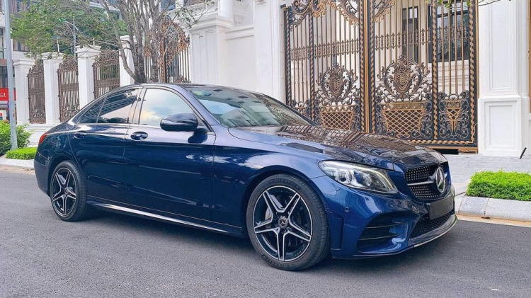 Mercedes C300 AMG 2020 có tiếng kêu lạ, nghi do lỗi thước lái