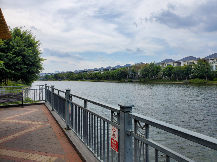 Lake view hoang vắng???