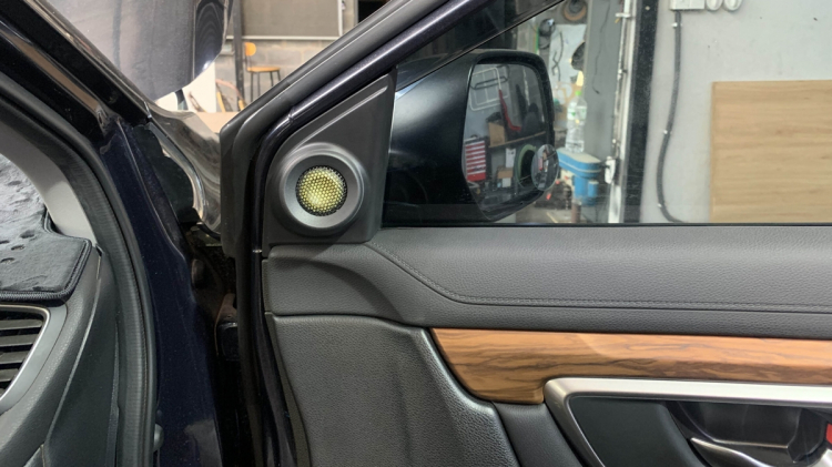Honda CRV thi công gói cách âm và âm thanh Focal và DrARTEX