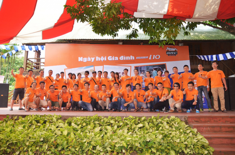 14 người Việt chui vừa khoang xe Hyundai Grand i10 14 người Việt chui vừa khoang xe Hyundai Grand i10