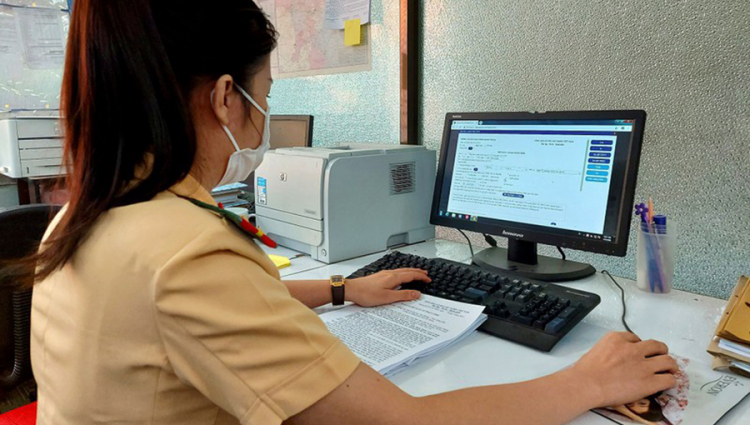 CSGT TP.HCM hướng dẫn người dân nộp phạt online