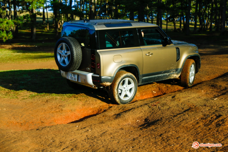 Đi chơi cùng Land Rover Defender: Đường trường thì sướng mà offroad thì nhàn