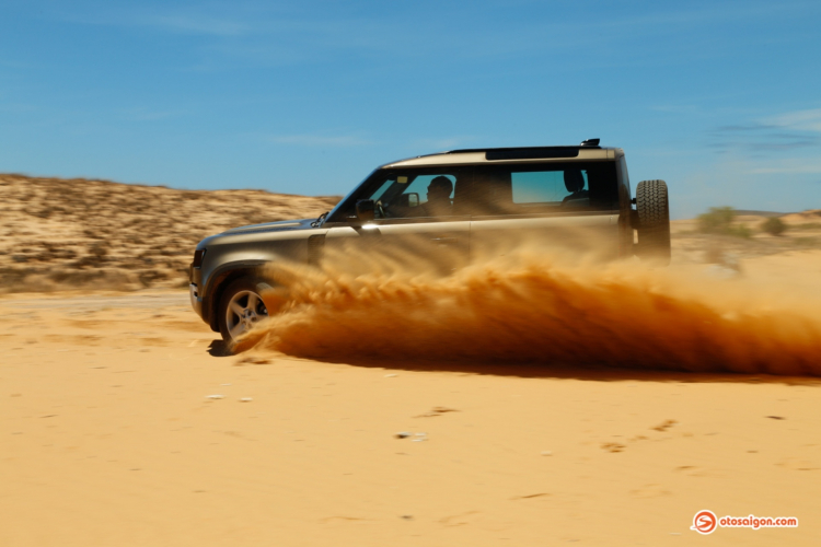 Đi chơi cùng Land Rover Defender: Đường trường thì sướng mà offroad thì nhàn
