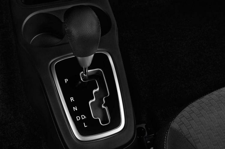 Mitsubishi-Mirage-shifter.jpg